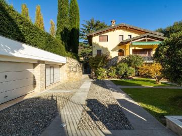 Case e ville in vendita di 643 m² in Via Sant&apos Anna