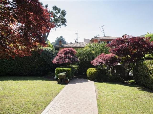 Case e ville in vendita di 645 m² in Via Aldo Moro