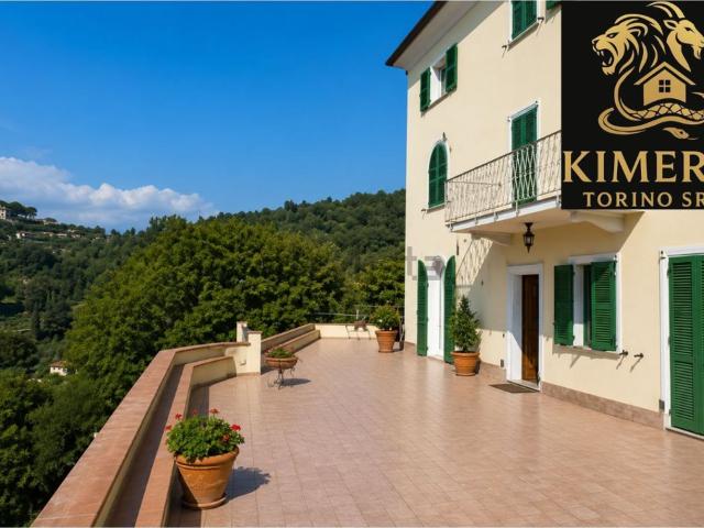 Case e ville in vendita di 646 m² in Via Cassogna
