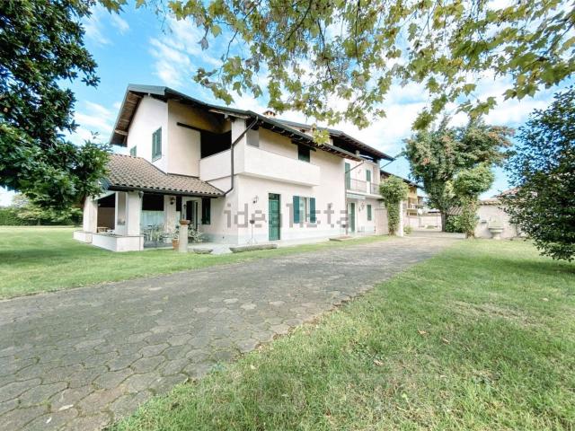 Case e ville in vendita di 646 m² in Via Novara, 9