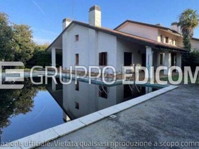 Case e ville in vendita di 649 m² in Via Roma