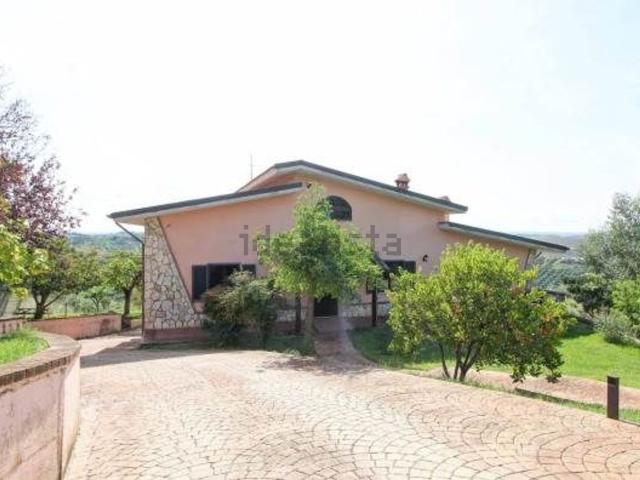 Case e ville in vendita di 650 m²