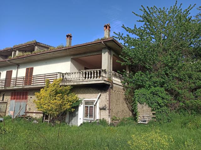 Case e ville in vendita di 650 m² in Via Campagnanese