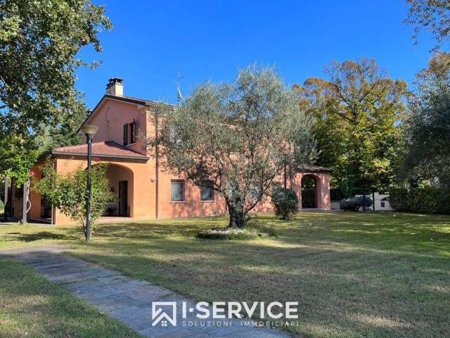 Case e ville in vendita di 650 m² in Via Castellabate, 13