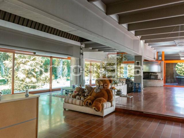 Case e ville in vendita di 650 m² in Via Castellana Vecchia, 8