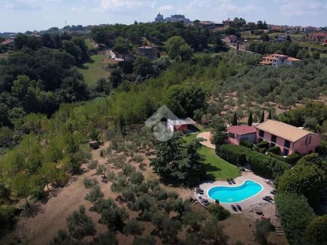 Case e ville in vendita di 650 m² in Via Cipollone