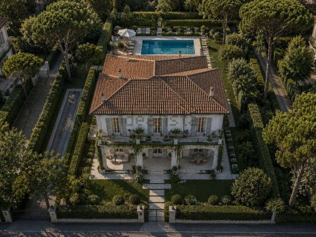 Case e ville in vendita di 650 m² in Via Cristoforo Colombo