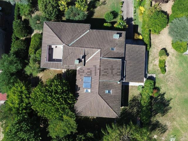 Case e ville in vendita di 650 m² in Via Giulio Pierangeli