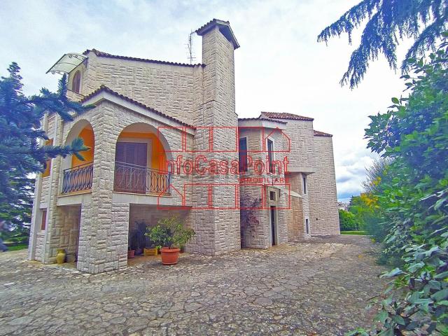 Case e ville in vendita di 650 m² in Via Giuseppe Inzucchi