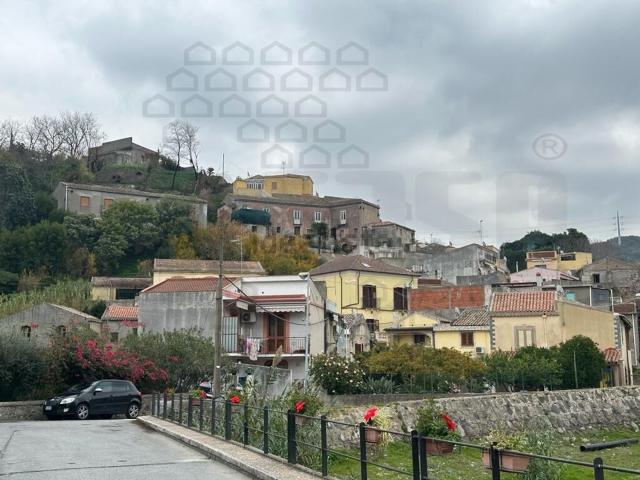 Case e ville in vendita di 650 m² in Via Dante Alighieri