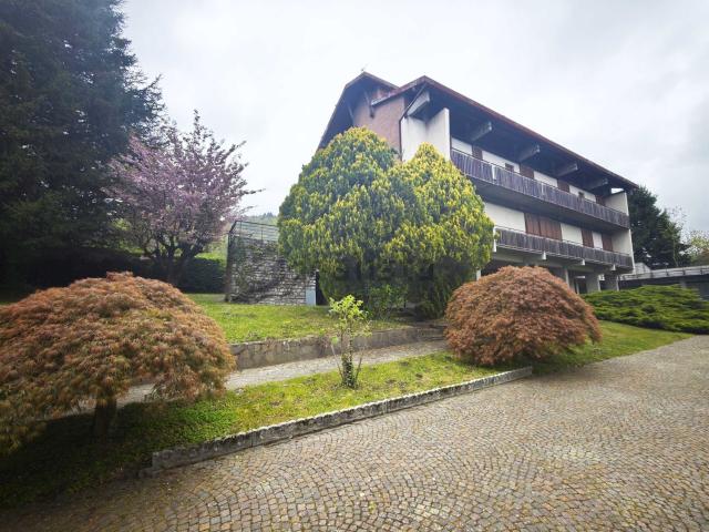 Case e ville in vendita di 650 m² in Via Lugano, 30