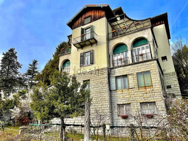 Case e ville in vendita di 650 m² in Via Magistri Intelvesi