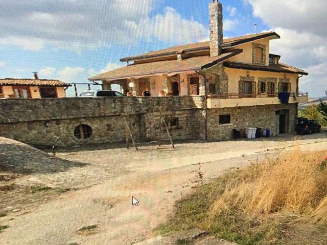 Case e ville in vendita di 650 m² in Via Nazionale, 155