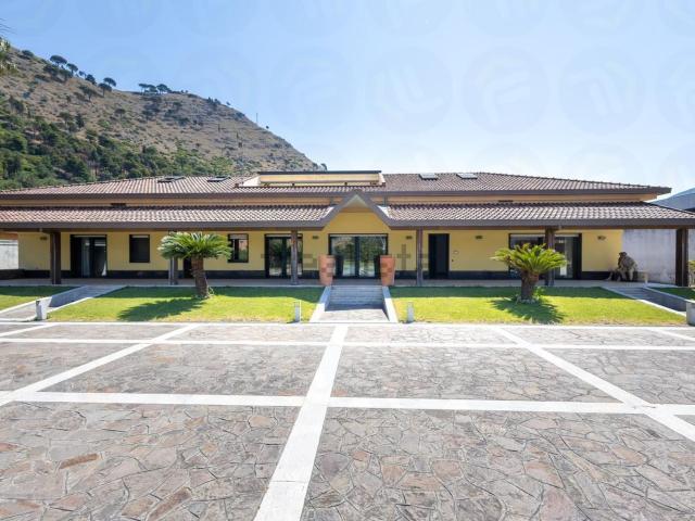 Case e ville in vendita di 650 m² in Via Piave, 151