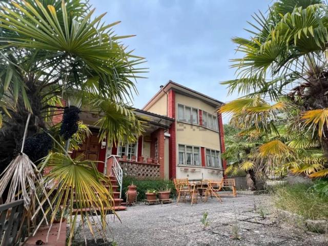 Case e ville in vendita di 650 m² in Via Trento e Trieste