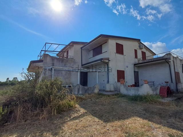 Case e ville in vendita di 650 m² in Viale delle Sorgenti