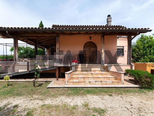 Case e ville in vendita di 650 m² in Strada del Laghetto, 18