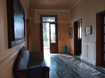 Case e ville in vendita di 652 m² in Via Annibale da Bassano