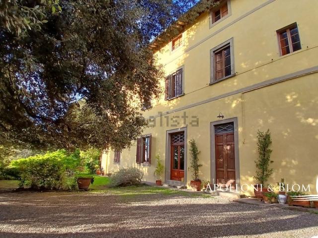 Case e ville in vendita di 652 m² in Viale Giacomo Matteotti, 1