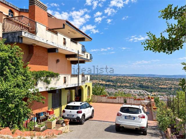 Case e ville in vendita di 656 m² in Contrada garofalo
