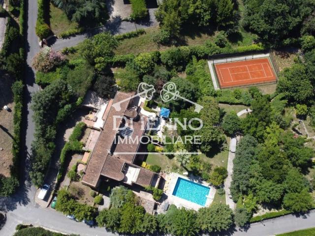 Case e ville in vendita di 656 m²