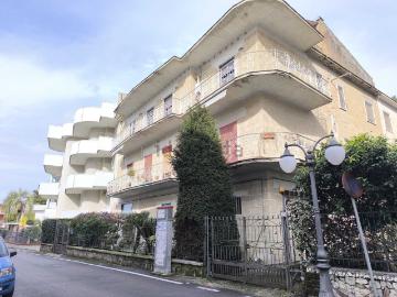 Case e ville in vendita di 657 m² in Via Nazionale, 1