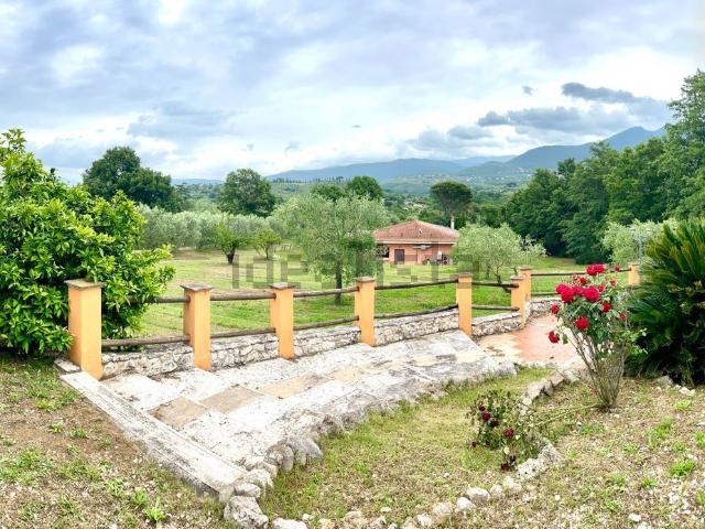 Case e ville in vendita di 657 m² in Strada di Colle Pedeschiavo