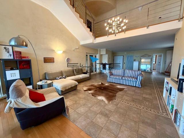 Case e ville in vendita di 658 m² in Piazza della Chiesa, 45