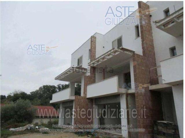 Case e ville in vendita di 659 m² in Via Polveriera