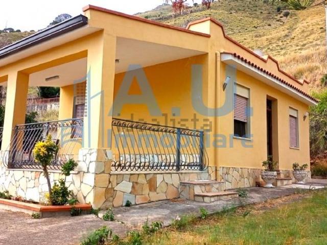 Case e ville in vendita di 65 m² in Strada Aci Capraia