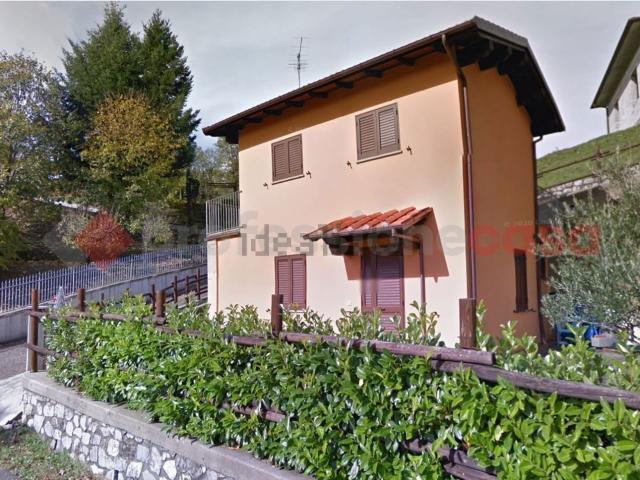 Case e ville in vendita di 65 m² in Strada Comunale 43 Via di Monte, 5