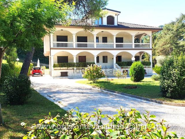 Case e ville in vendita di 660 m²