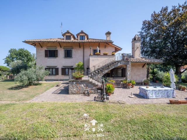 Case e ville in vendita di 660 m² in Via Costa Caselle, 28
