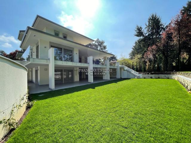 Case e ville in vendita di 660 m² in Via Alcide De Gasperi