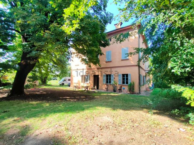 Case e ville in vendita di 660 m² in Via Gazzate