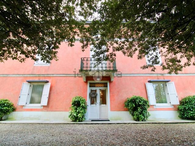Case e ville in vendita di 660 m² in Via Montello, 69