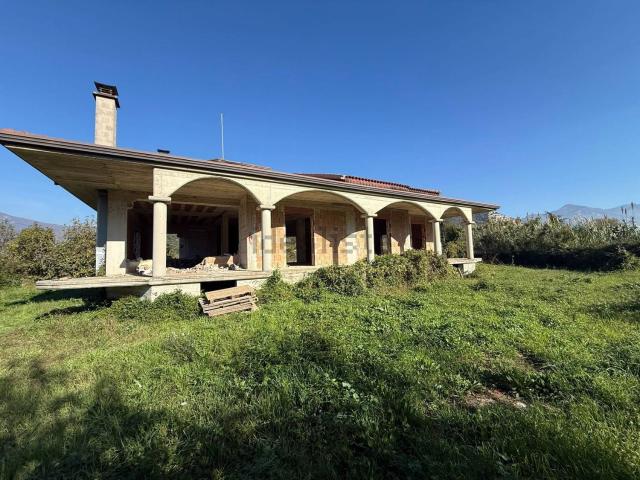 Case e ville in vendita di 660 m² in Via Piro, 56