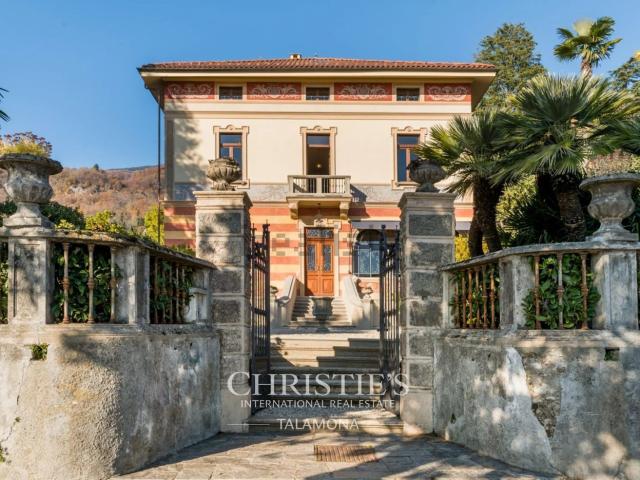 Case e ville in vendita di 660 m² in Viale delle Magnolie
