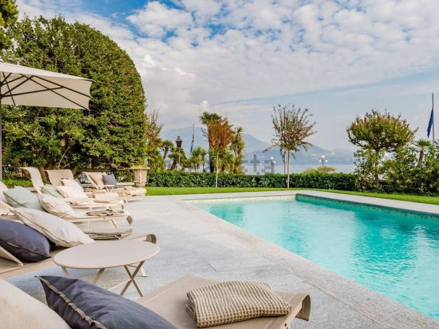 Case e ville in vendita di 661 m² in Viale delle Magnolie