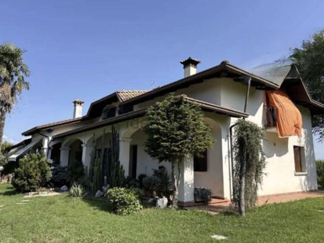 Case e ville in vendita di 664 m² in Via Risera, 7