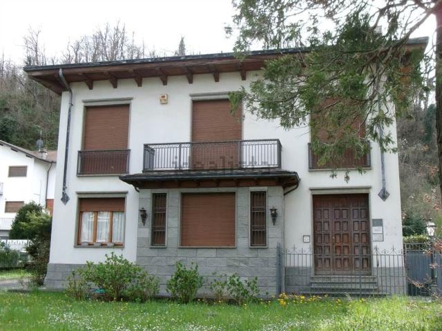 Case e ville in vendita di 665 m² in Via Martiri della Benedicta, 2