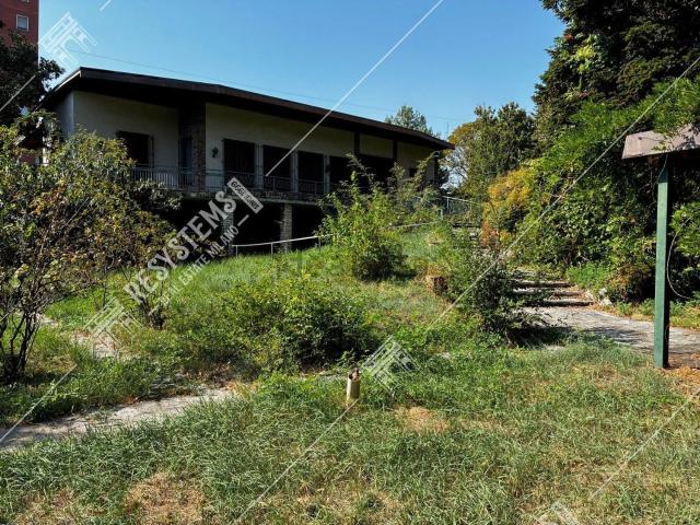 Case e ville in vendita di 667 m²