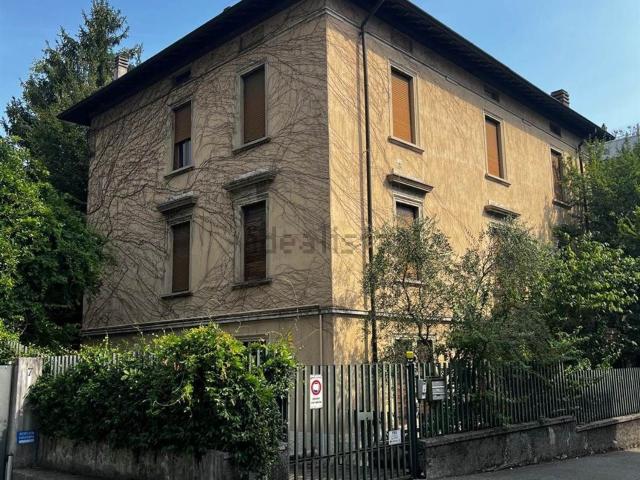 Case e ville in vendita di 667 m²