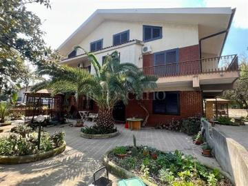 Case e ville in vendita di 667 m² in Via delle Querce