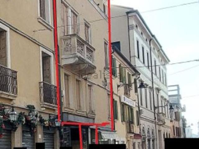 Case e ville in vendita di 667 m² in Corso Vittorio Emanuele II
