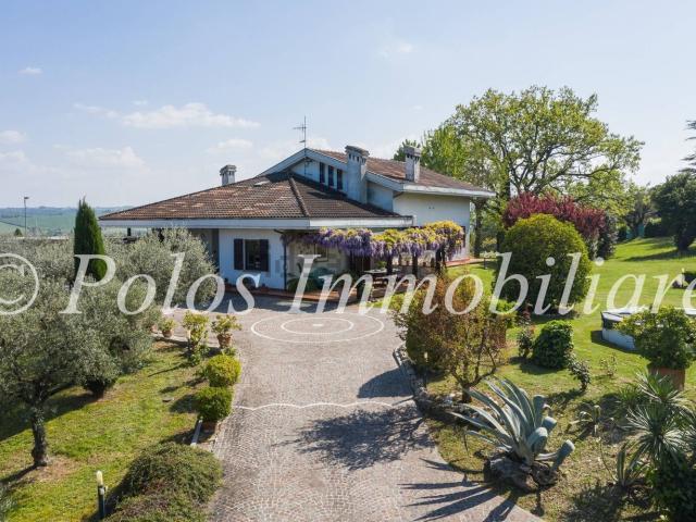 Case e ville in vendita di 668 m² in Contrada Palombarette, 10