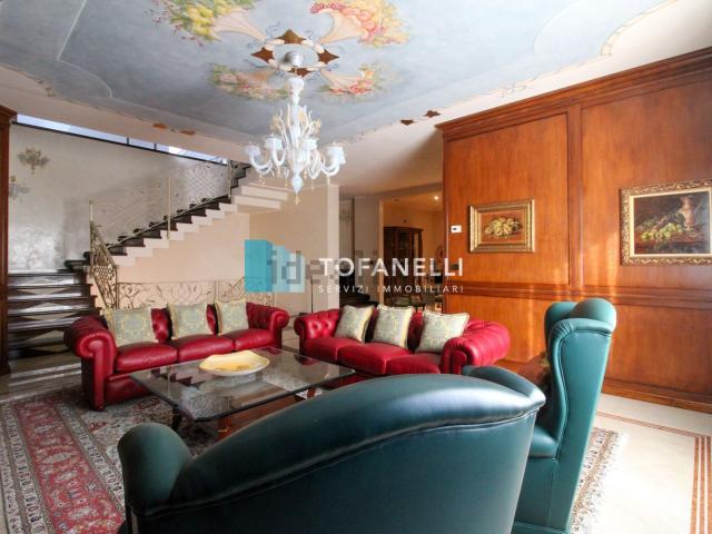 Case e ville in vendita di 670 m² in Via 2 Giugno