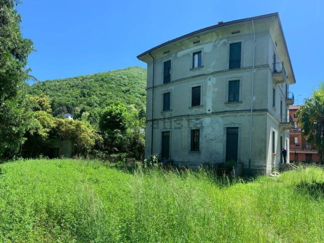 Case e ville in vendita di 670 m² in Via Alessandro Volta, 29