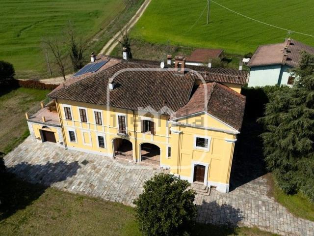 Case e ville in vendita di 670 m² in Località Monteguzzo