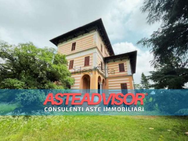 Case e ville in vendita di 671 m² in Strada Villalvernia, 3